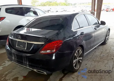 2016 Mercedes-Benz C 300 из США, поврежденный, VIN 55SWF4JB4GU158884